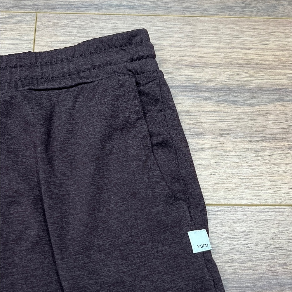 Vuori Halo Essential Wideleg Pant in Raisin Heather Brown Size Medium? - Picture 4 of 12